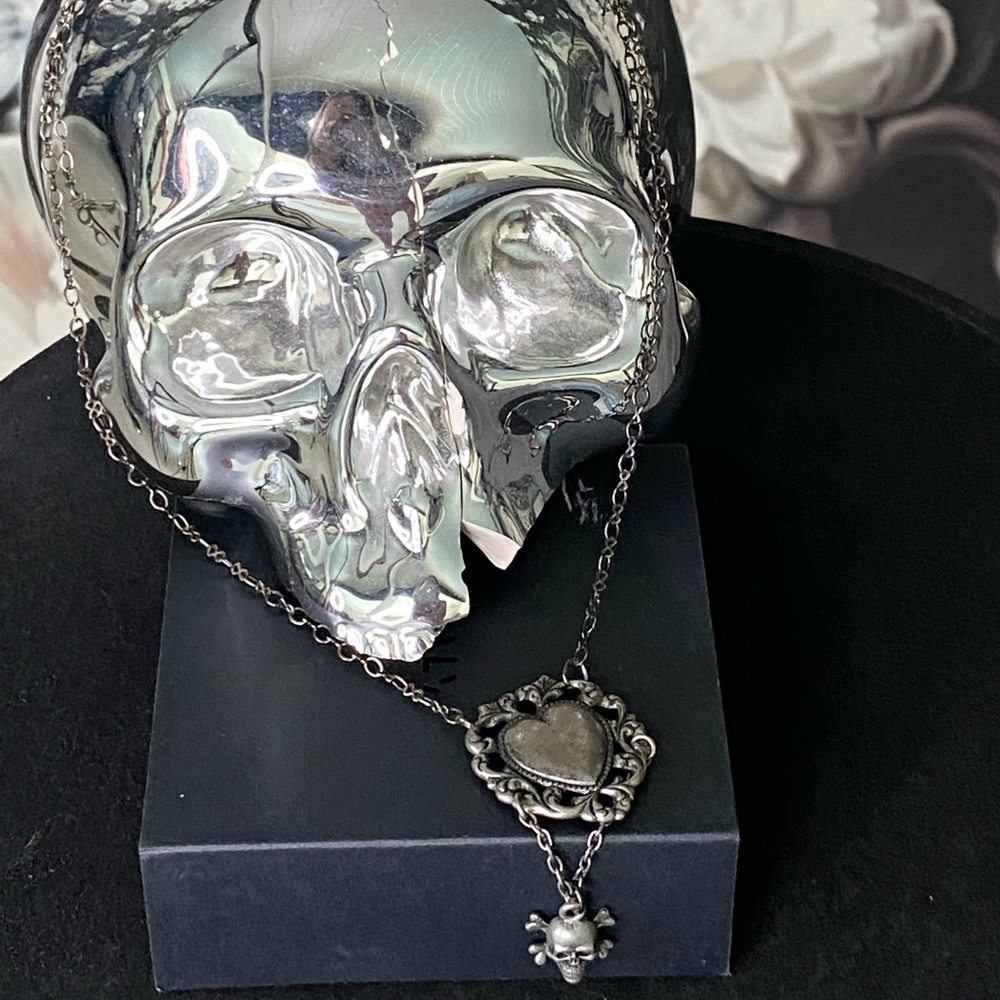 Skull heart necklace